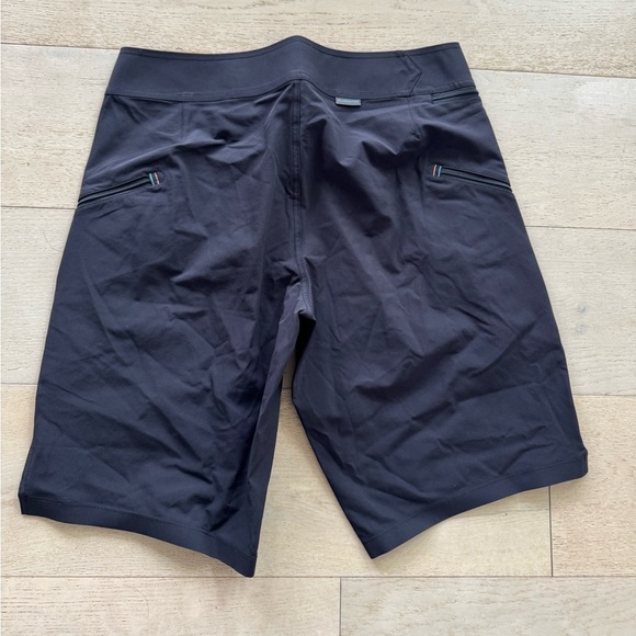 NWOT Bluesmiths The Spartan Board Shorts Men’s 32X 11 Almost Black Beach - Picture 9 of 13